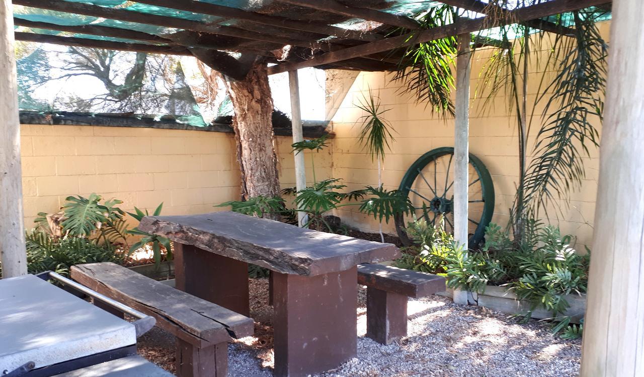 Bordertown Motel Exterior photo